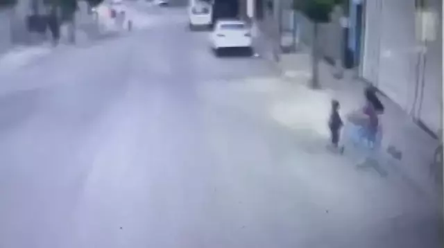 3 yaşındaki çocuk otobüsün altında kalarak hayatını kaybetti