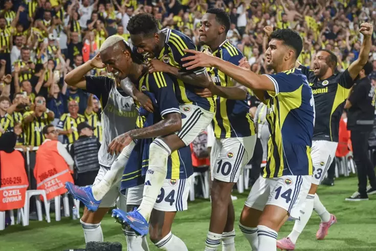 Atılan manşetleri görmeniz lazım! Bütün dünya Fenerbahçe'yi konuşuyor 3 atilan mansetleri gormeniz lazim butun dunya 18943246 9985 amp