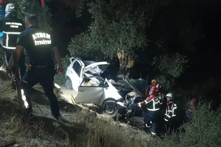 aydin da korkunc kaza 2 kisi hayatini kaybetti 18978131 8976 amp
