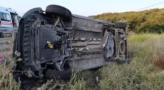 Balıkesir'de Trafik Kazası: 2 Yaralı 3 balikesir de sarampole devrilen otomobildeki 18910734 amp