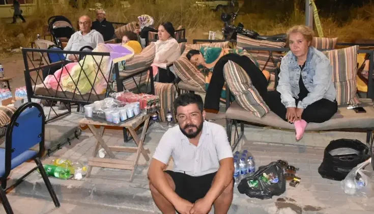 Deprem 10 ilde hissedildi, vatandaşlar geceyi sokakta geçirdi