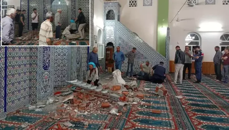 Depremde hasar gören camiyi incelerken hayatını kaybetti