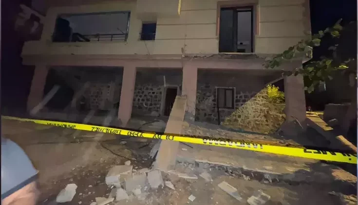 Diyarbakır’da bir evin balkonu çöktü, 2’si çocuk 5 kişi enkaz altında kaldı