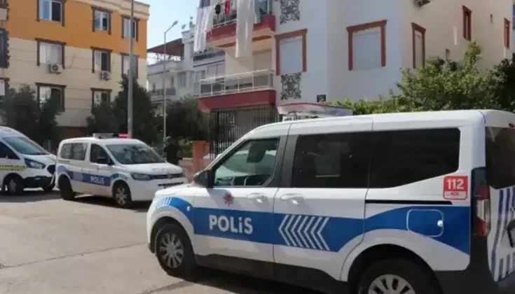 Eski sevgiliye bıçaklı saldırı! İki kişi yaralandı