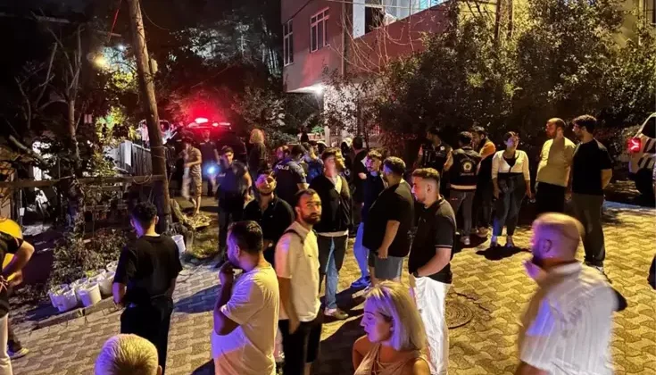 Genç kadın sokak ortasında satırla boğazı kesilerek öldürüldü