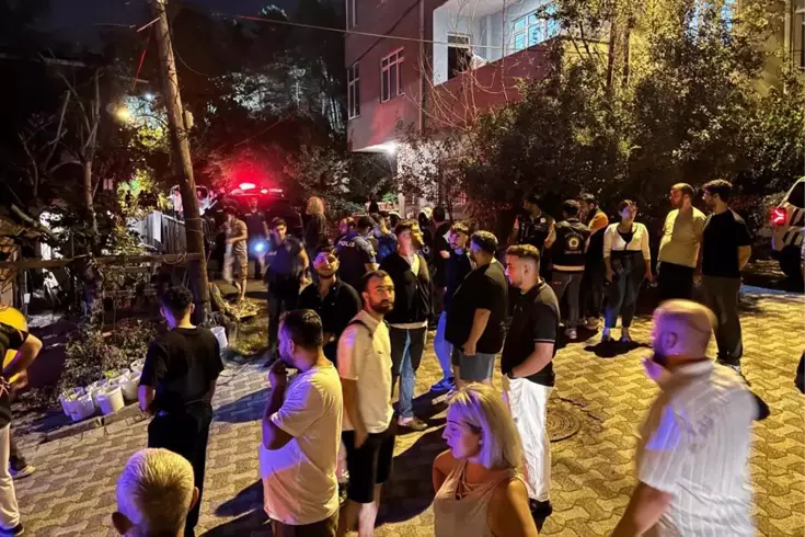 genc kadin sokak ortasinda satirla bogazi 18956986 4242 amp