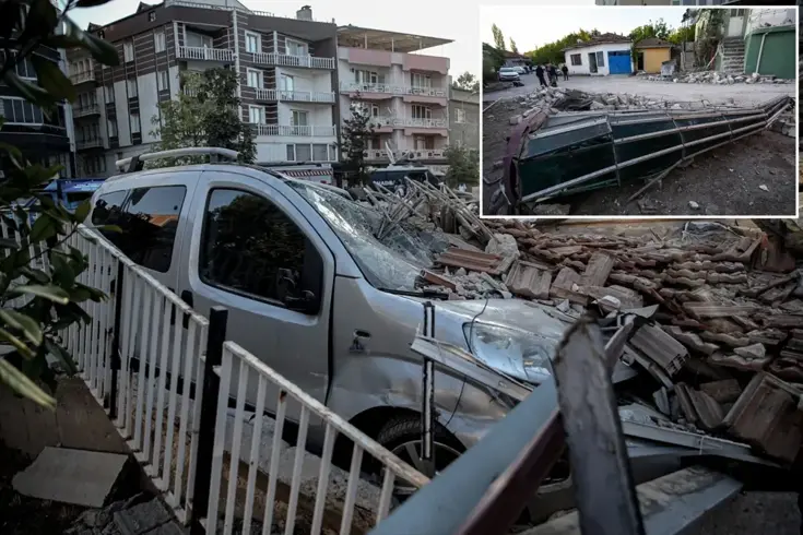 goruntuler vahim depremde caminin minaresi de 18934655 5125 amp