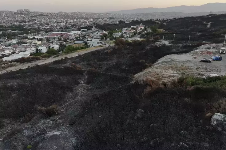 izmir de yanan aractan ormana sicrayan yangin 18941790 415 amp