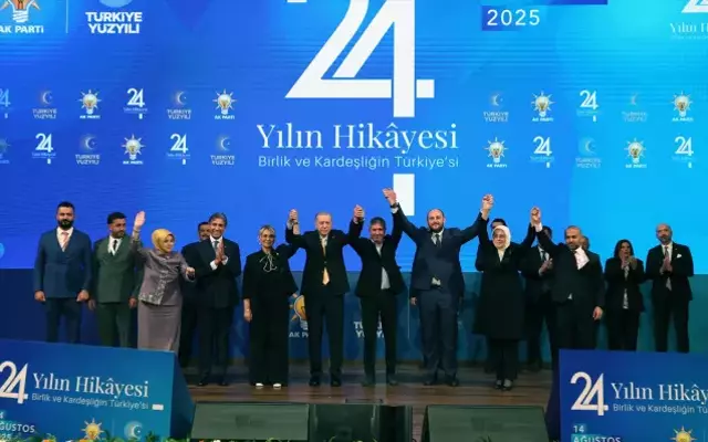 Rozetleri Cumhurbaşkanı Erdoğan taktı! İşte AK Parti'ye katılan 9 belediye başkanı
