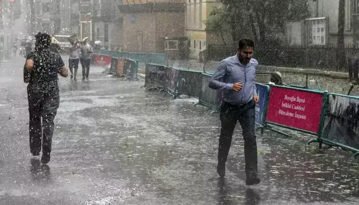 Sıcaktan kavrulan İstanbullulara müjde! Sağanak yağış geliyor