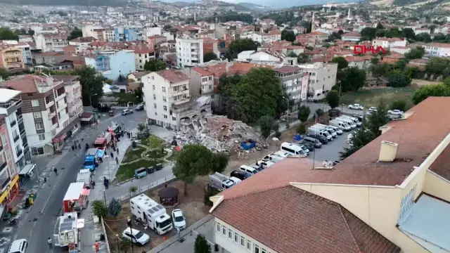 Sındırgıda'daki depremde yıkılan binayla ilgili jet soruşturma! 2 kişi gözaltında