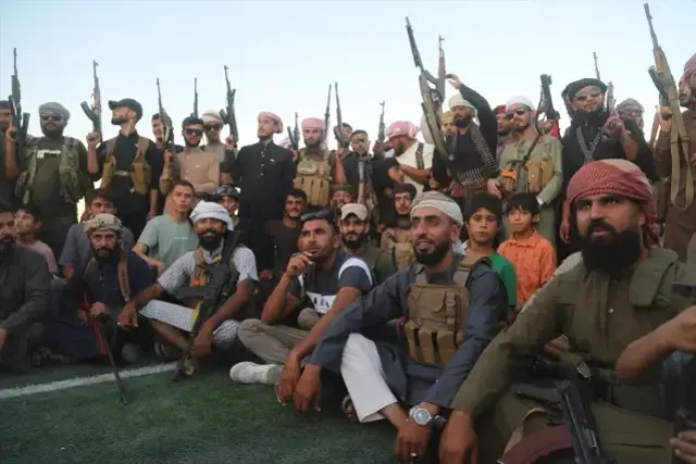 Silahlarıyla stadyumda toplanıp terör örgütü PKK/YPG'ye meydan okudular