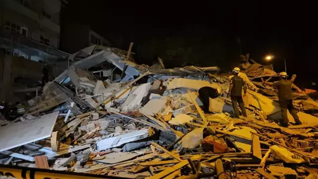 Ünlü oyuncu Eylül Tumbar, Balıkesir'deki 6.1'lik depremde amcasını kaybetti