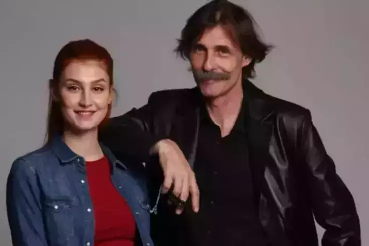 Erdal Beşikçioğlu'nun kızını bir görün! Kombiniyle galaya damga vurdu 3 erdal besikcioglu nun kizini bir gorun 19339198 9938 amp