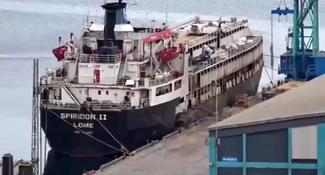 Bandırma açıklarında demirleyen gemide skandal: İnekler susuzluktan boruları yaladı Bandırma açıklarında demirleyen gemide skandal: İnekler susuzluktan boruları yaladı